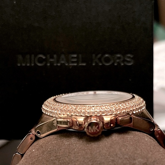 Michael Kors Oversized Camille Pavé Rose Gold-Tone Chronograph Stopwatch - Picture 8 of 8